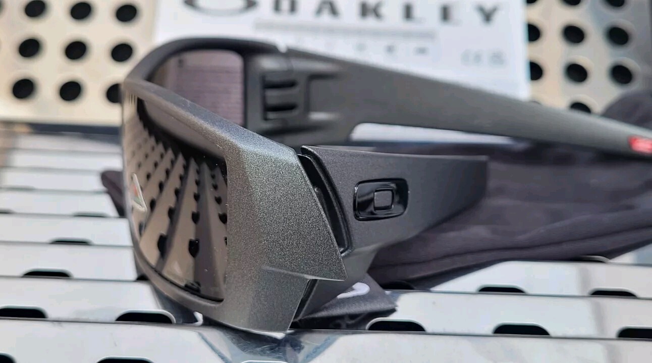 New Oakley GASCAN 9014-3560 Sunglasses Matte Steel w/ Prizm Black Polarized