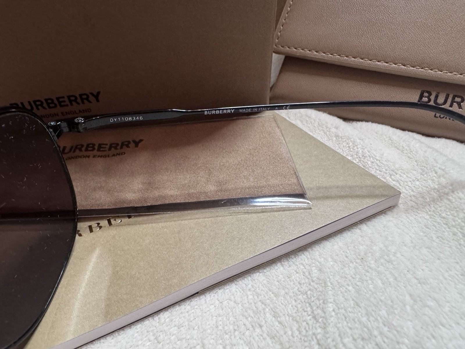 AUTHENTIC BURBERRY Sunglasses B 3121 Square Irregular Black Aviator Check BE3121