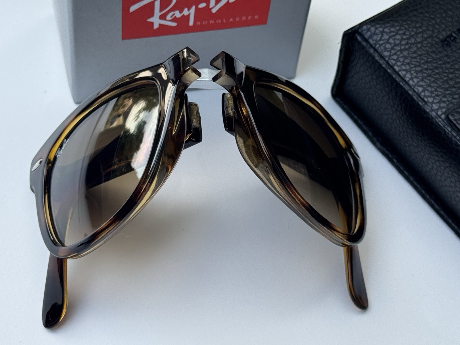 NEW Ray-Ban RB4105 Folding WAYFARER 710/51 Tortoise Brown Gradient Lenses 50mm