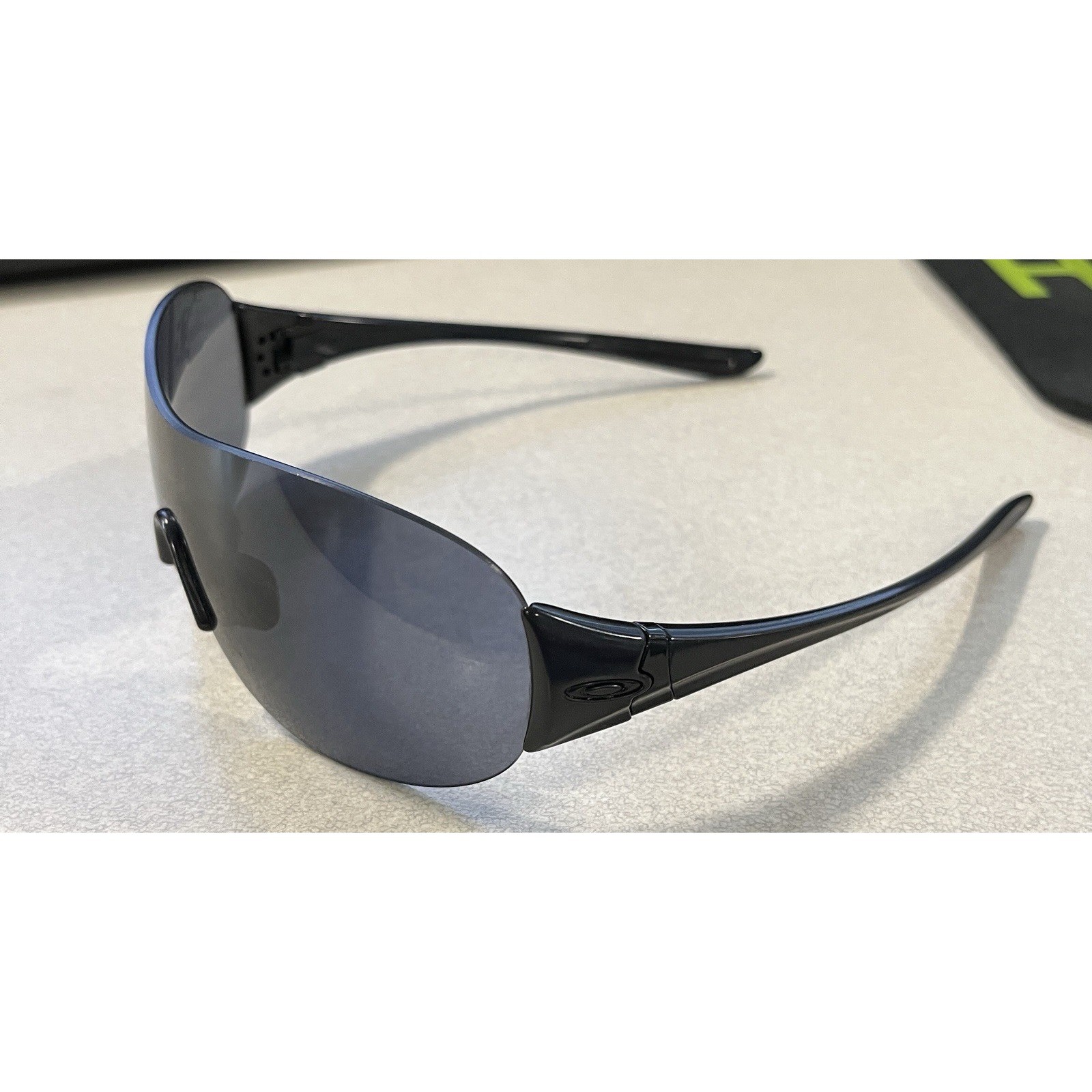 Oakley Miss Conduct Sunglasses OO9123 05 137 mm Missconduct Wrap Retro Unisex