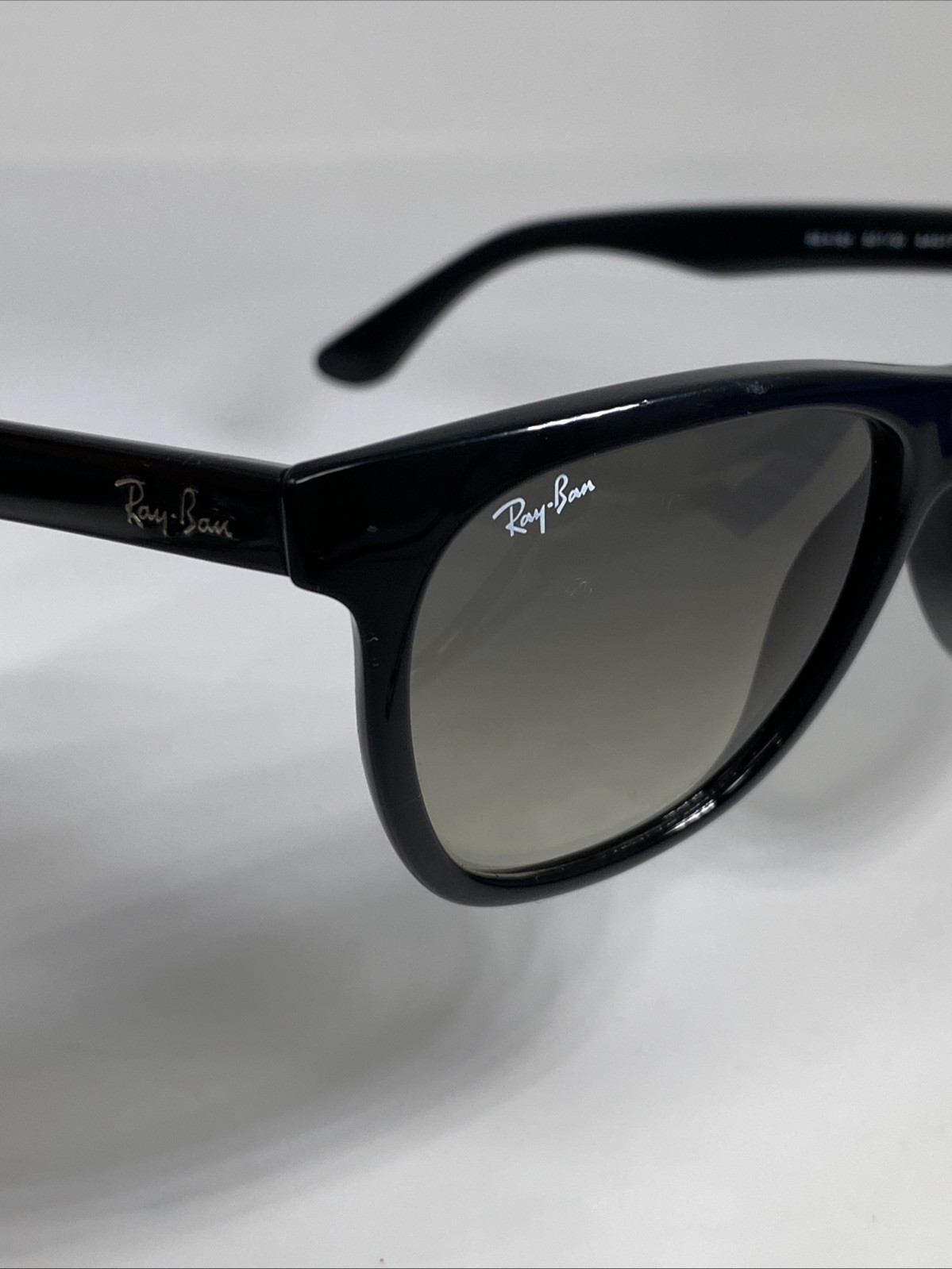 RAY-BAN RB4184 601/32 Italy Glossy Black Sunglasses 54-17mm