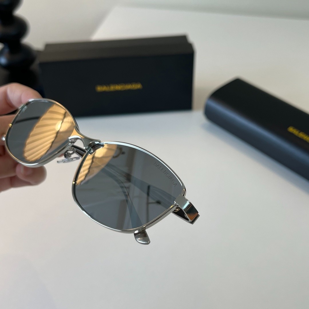 BALENCIAGA BB0245S Oval Sunglasses Model:BB0245S, Size:59-16-135
