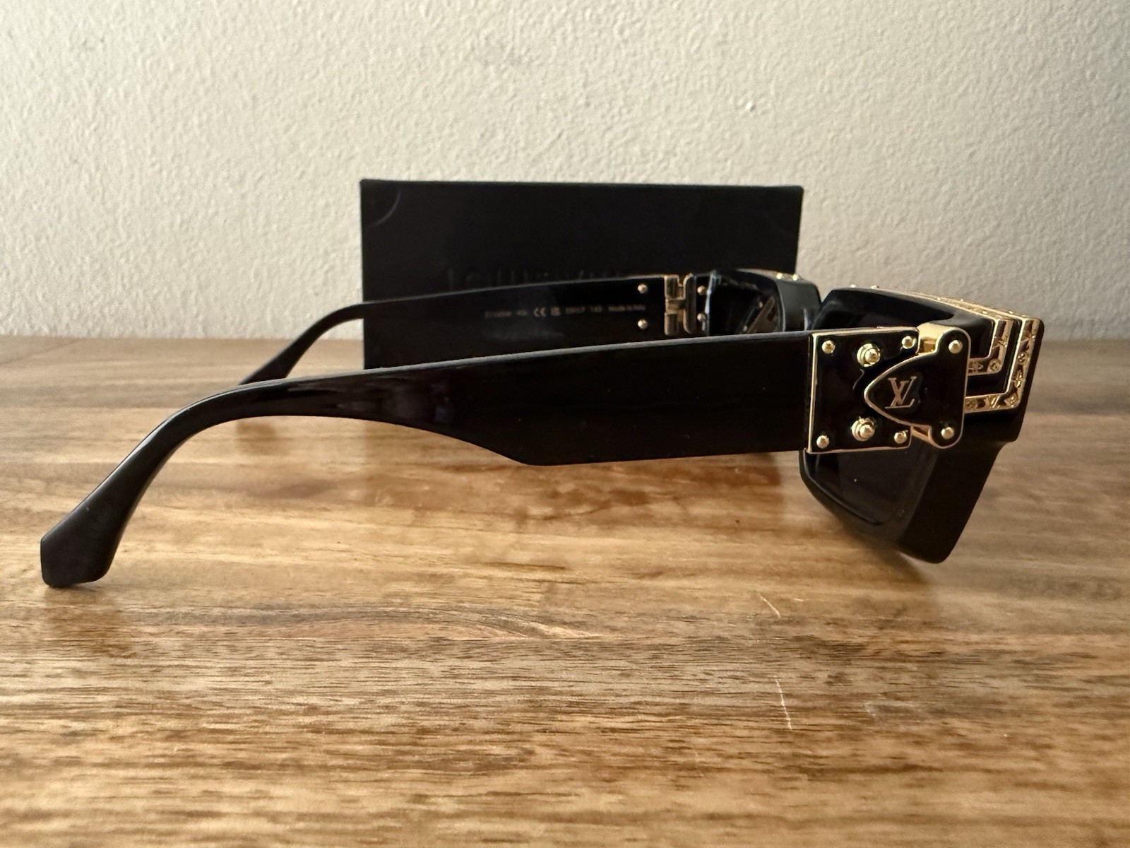 Louis Vuitton 1.1 Millionaires Z1165W Sunglasses Square Black Gold Monogram
