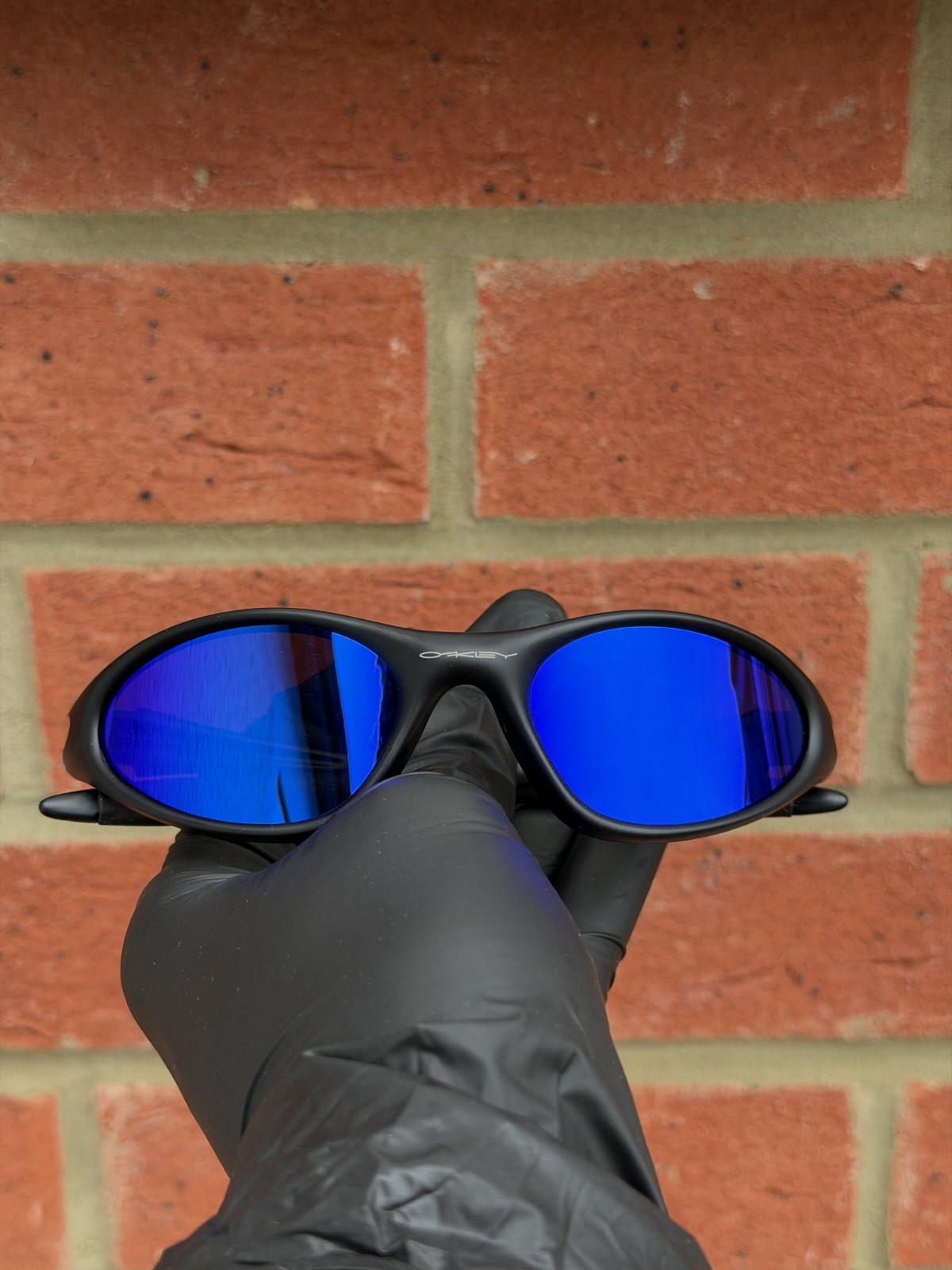 Retro Oakley Minute 1.0 Polarized Sunglasses Black Frame Blue Lenses