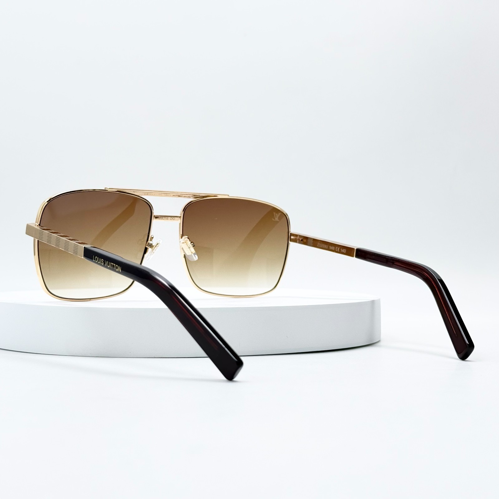 Louis Vuitton Z0259U Gold Metal Navigator Sunglasses Brown Gradient Lens