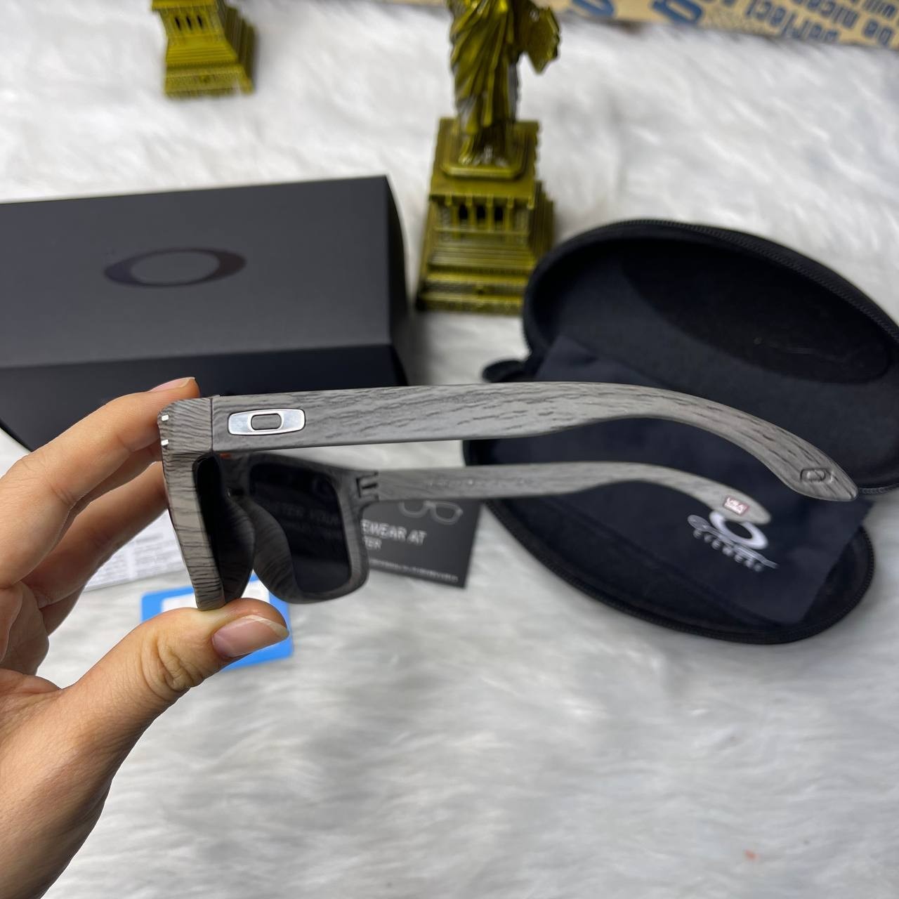 Oakley Holbrook Sunglasses Grey Woodgrain Frame Silver Mirror Polarized UV New