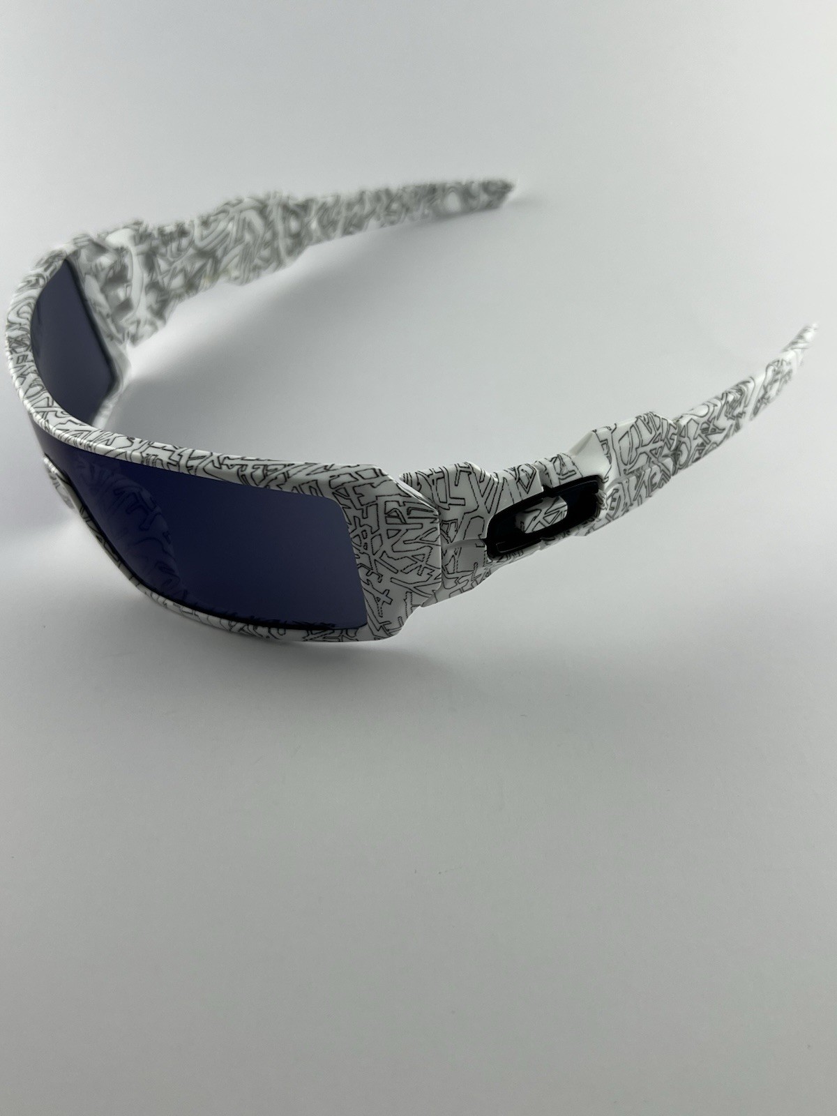 Oakley Oil Rig White/Text Print Frame Ice Iridium Lens Black Icons RARE