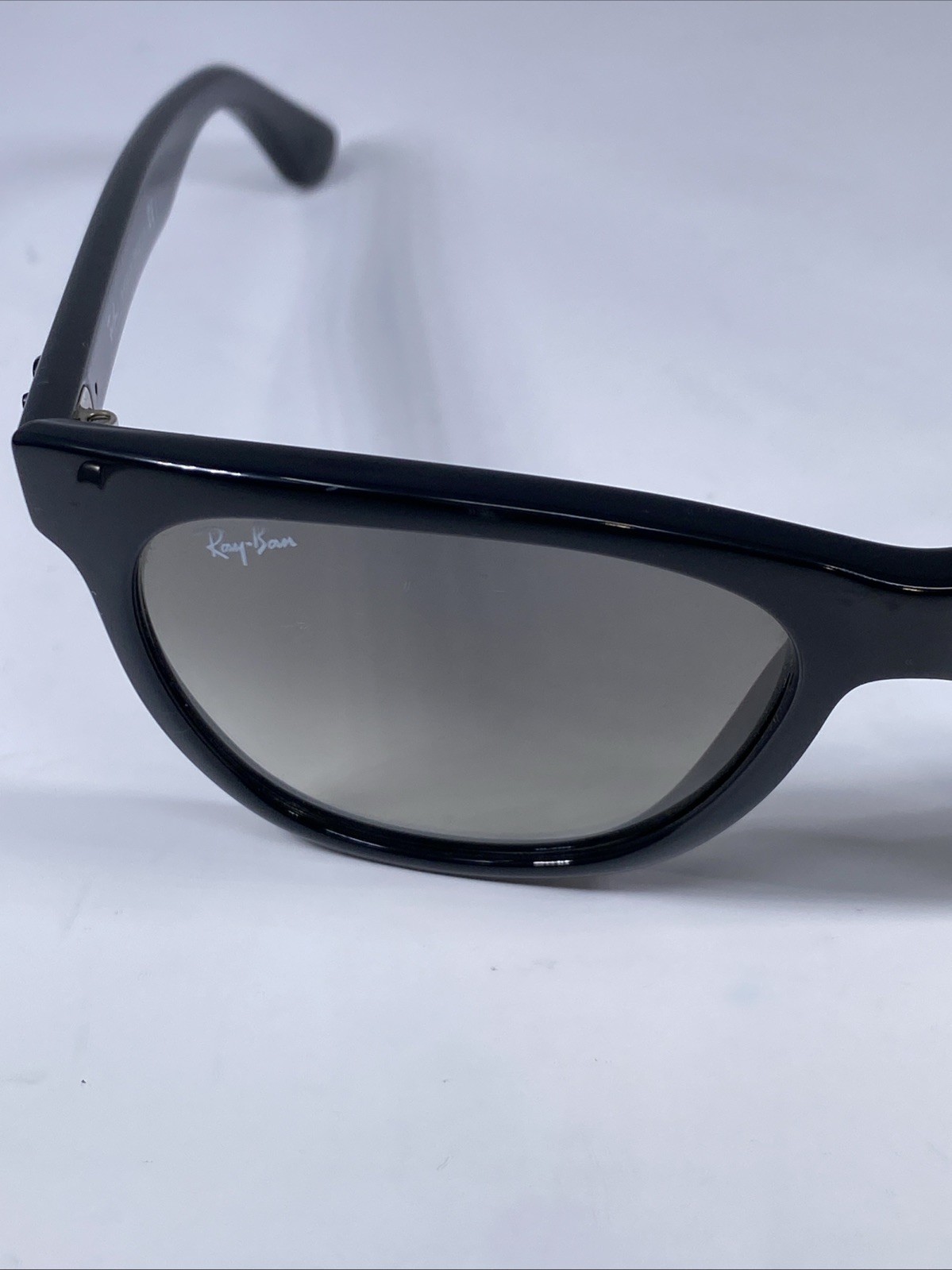 RAY-BAN RB4184 601/32 Italy Glossy Black Sunglasses 54-17mm