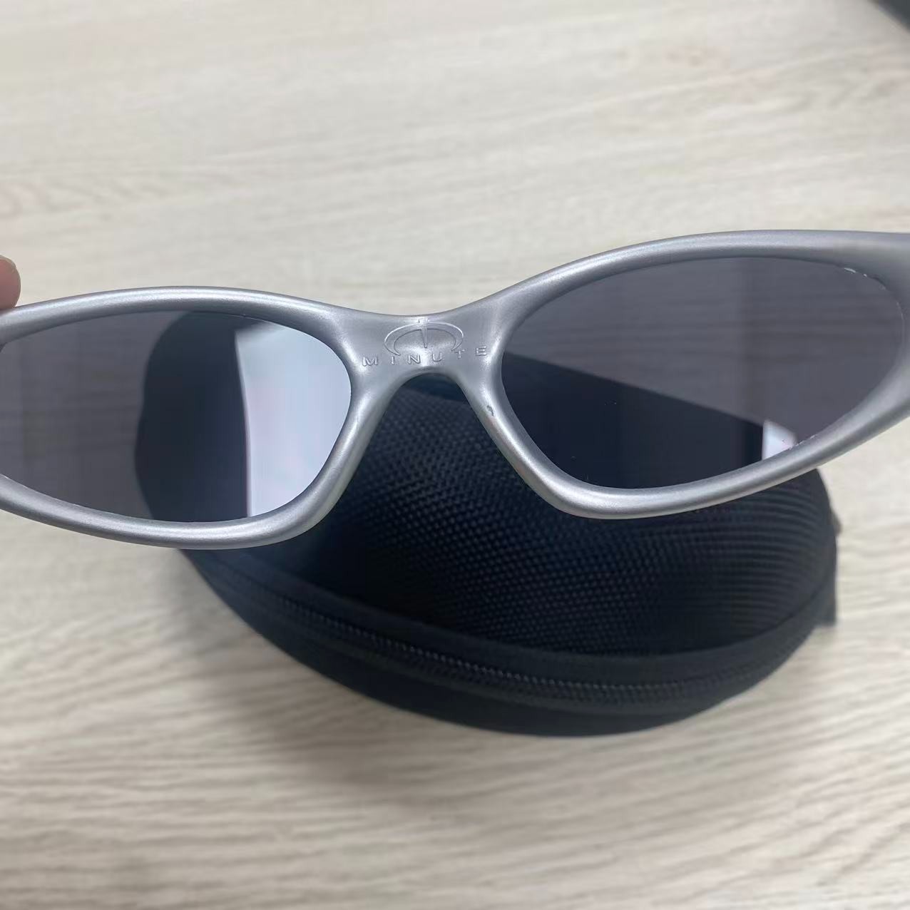 Retro Oakley Minute 1.0 Polarized Sunglasses Sliver Frame Dark Lenses Original
