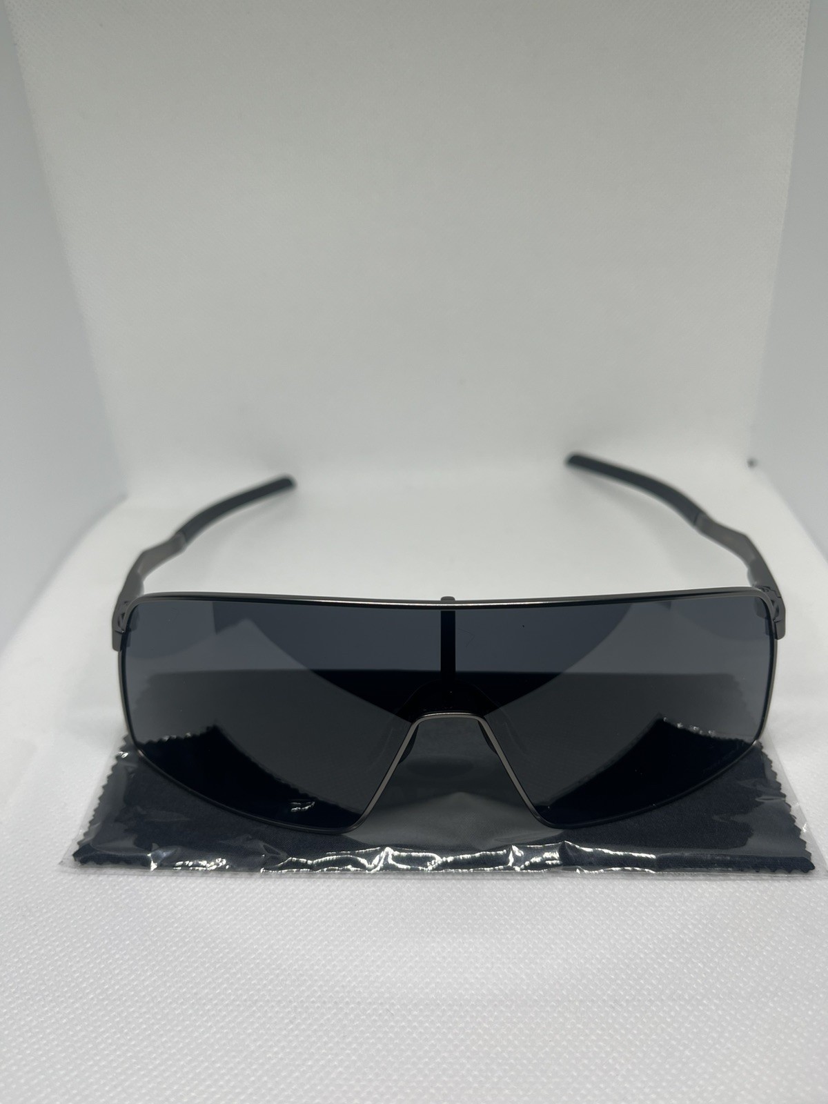 Oakley Sutro Ti sunglasses (black)