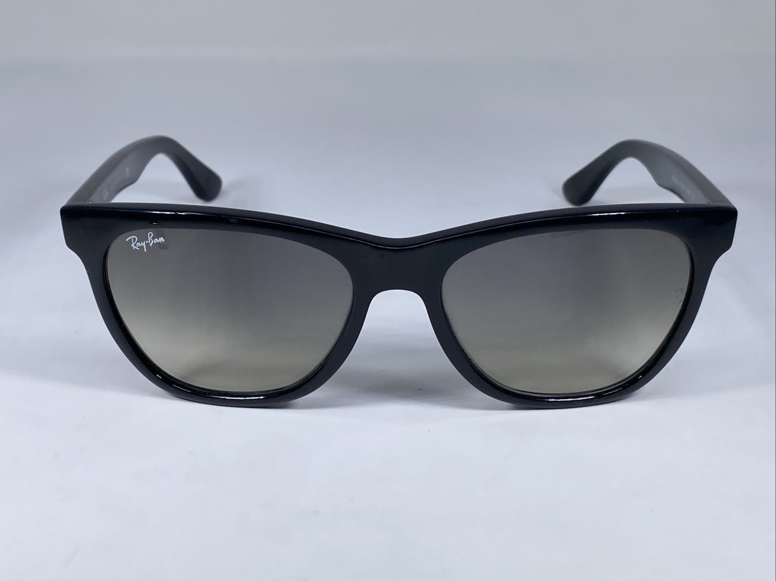 RAY-BAN RB4184 601/32 Italy Glossy Black Sunglasses 54-17mm