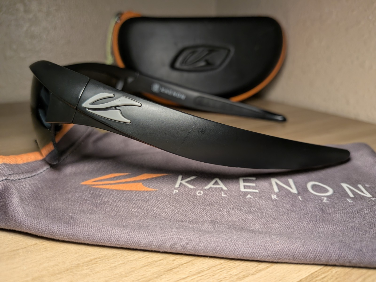 Kaenon S-Kore Lightweight Wrap Sunglasses Black Plastic Frame Gray SR-91 Lens