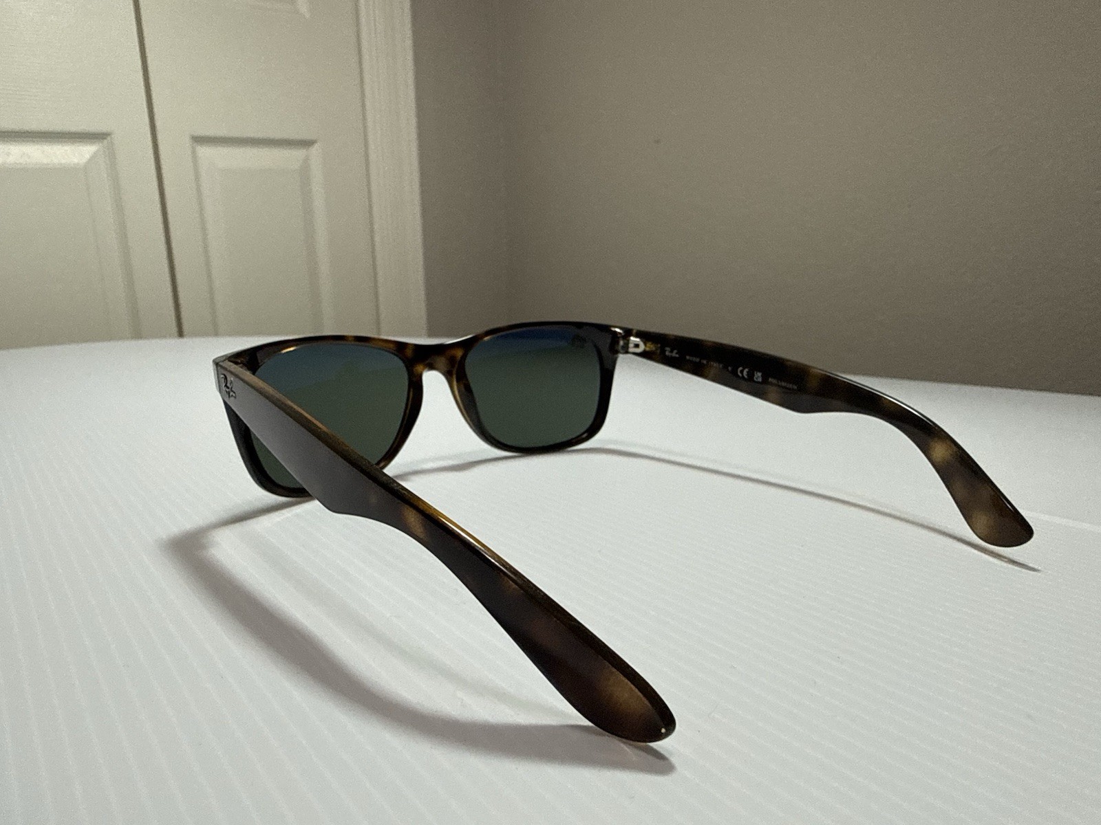 Ray-Ban RB 2132 Polarized Sunglasses Tortoise Square Frame Green Lens Case