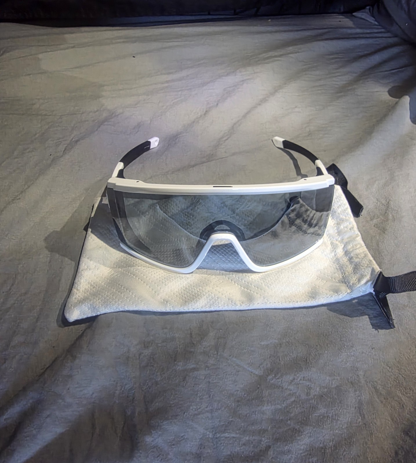 Smith chromapop Men’s Lightweight Wrap Sunglasses White Frame Gray Tinted Lenses