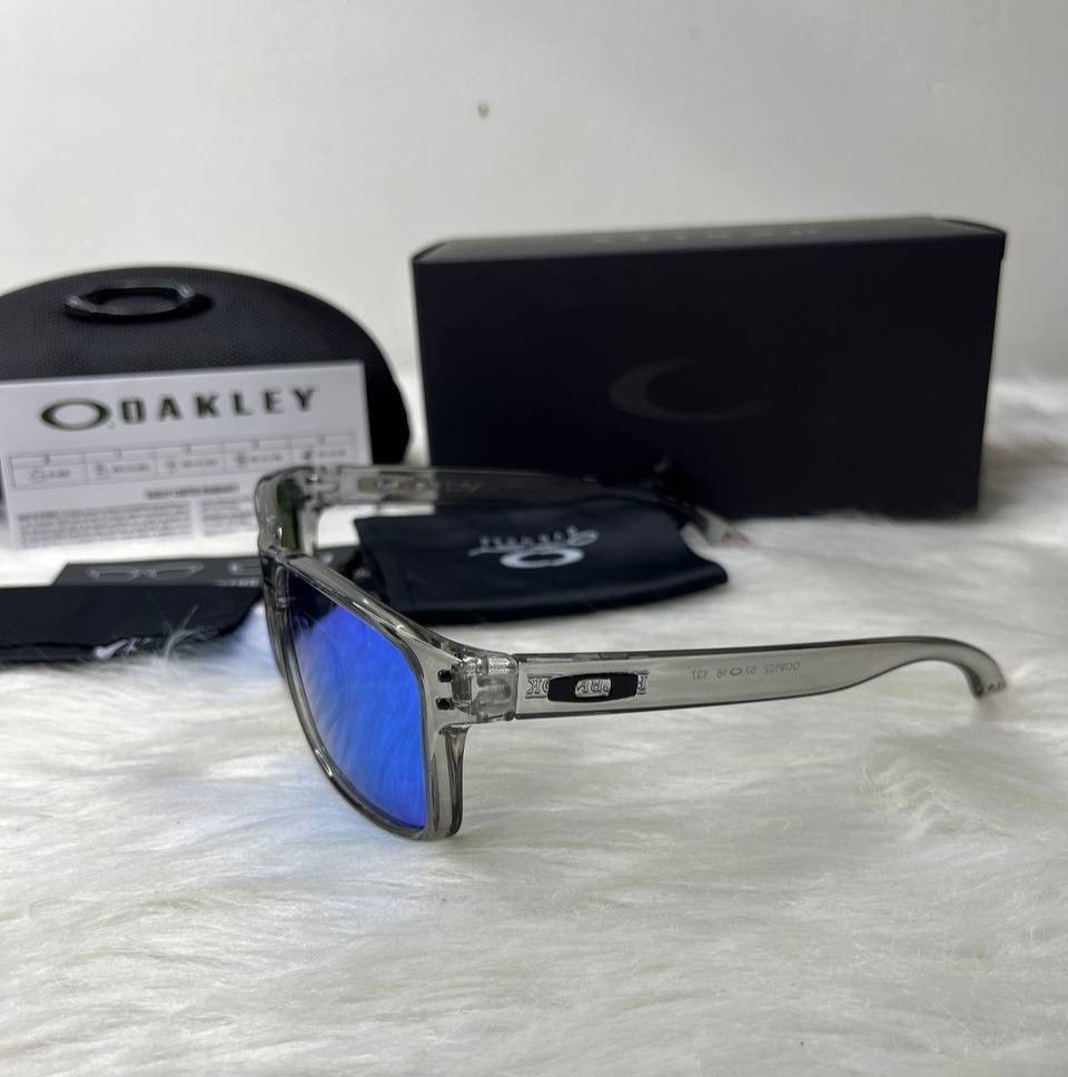 Oakley Holbrook Sunglasses Grey Smoke Crystal Frame Blue Polarized Lens UV