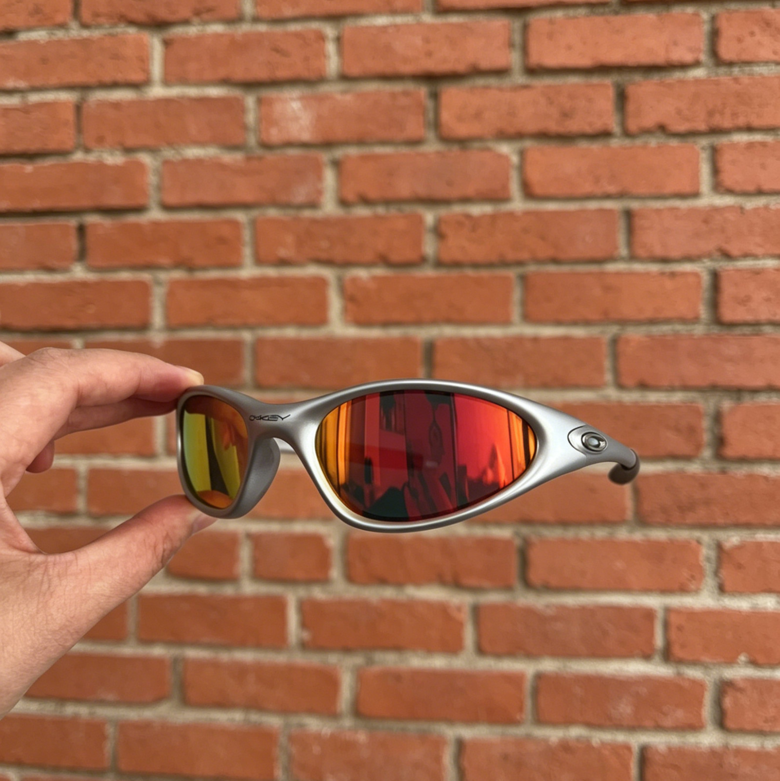 Retro Oakley Minute Gen1 Minute1.0 Sunglasses Sliver Frame Ruby Lenses