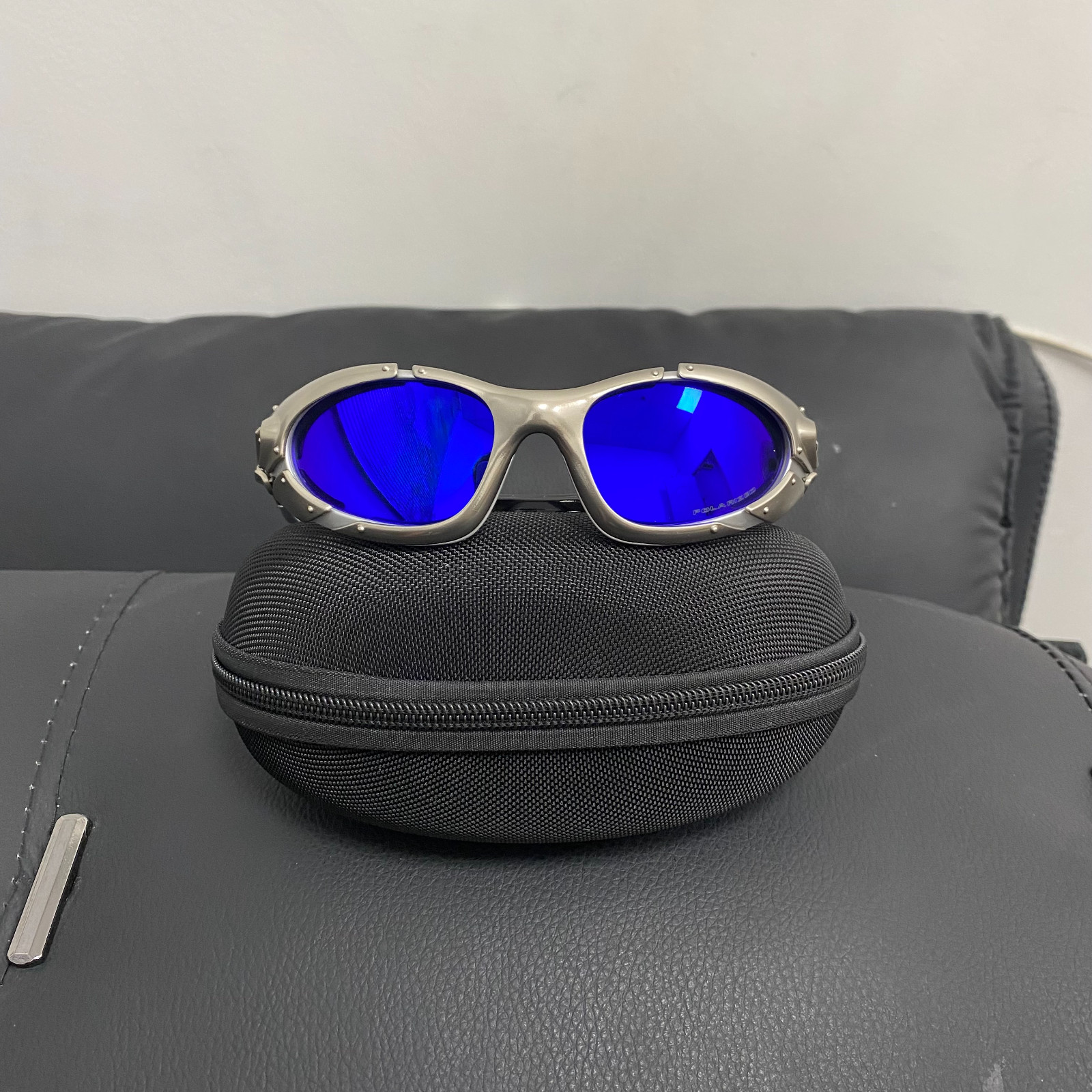 Oakley Plate sunglasses Polarized Blue Lens Y2K GorpCore Hype Vintage 90s