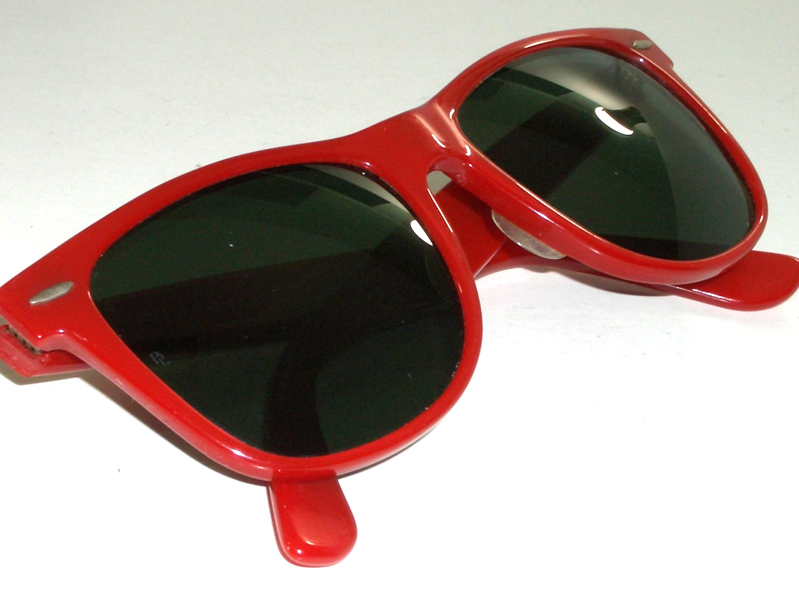 VINTAGE B&L RAY-BAN MADE IN USA CRIMSON RED G15 WAYFARER II SUNGLASSES SUPERB!!!