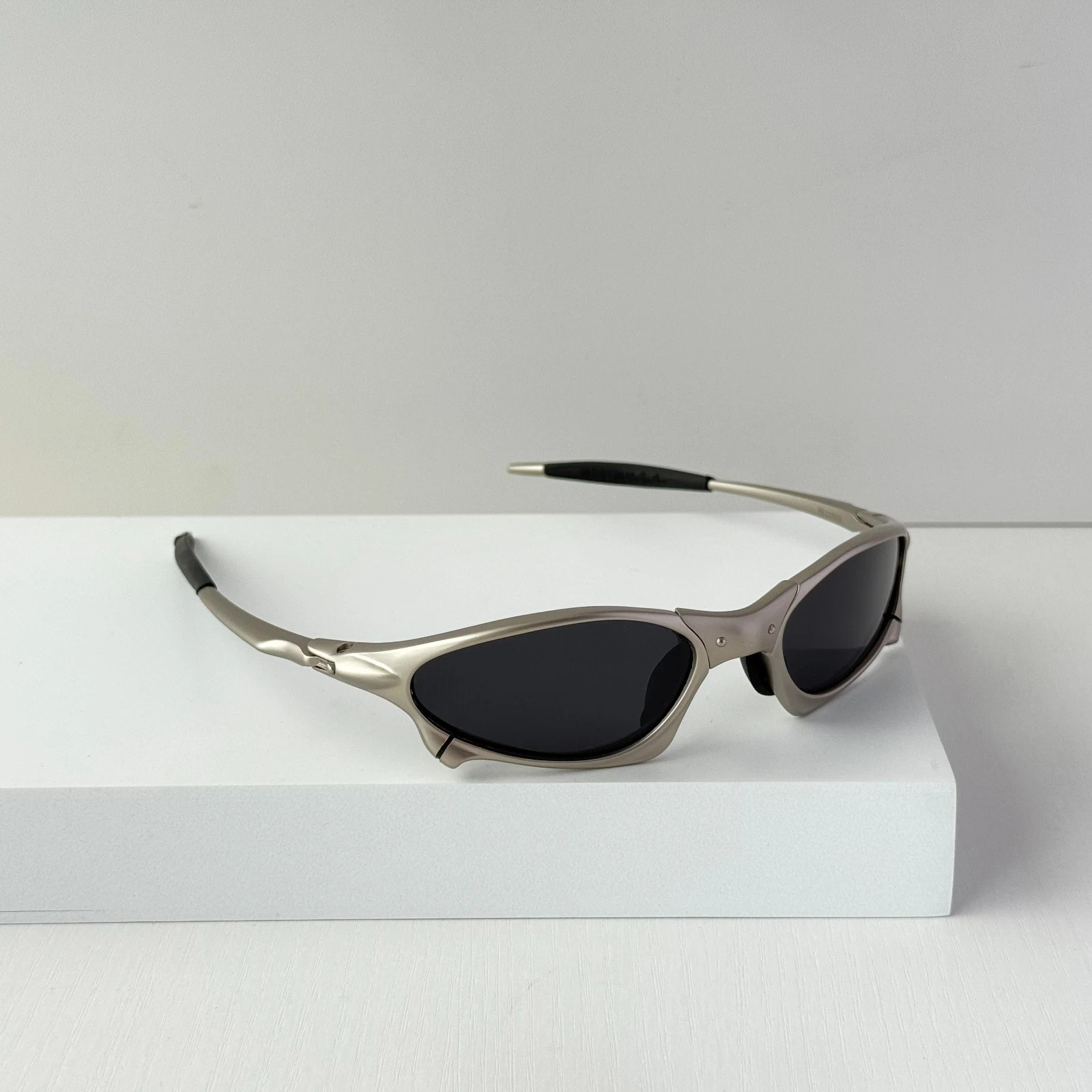 Oakley Penny X-Metal Sunglasses Silver Frame Black Lens ClassicIN BOX
