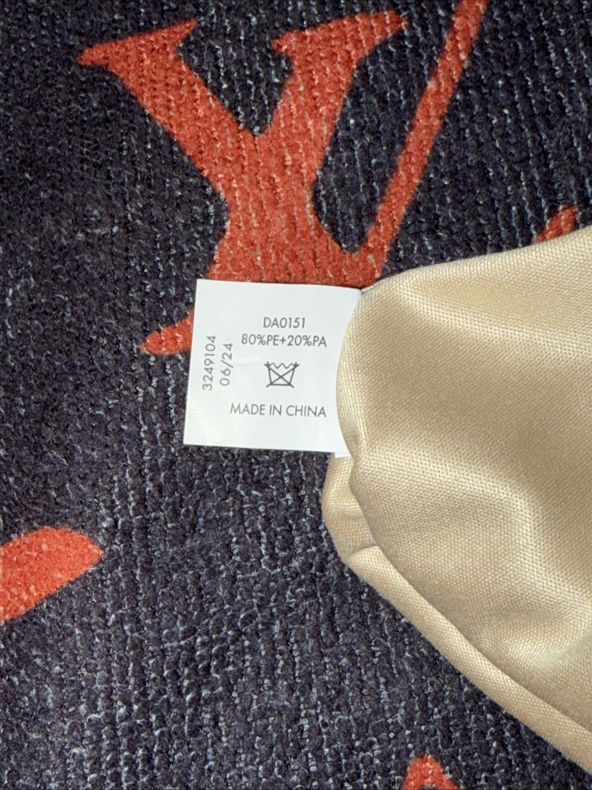 Authentic Louis Vuitton empty sunglasses dust bag .