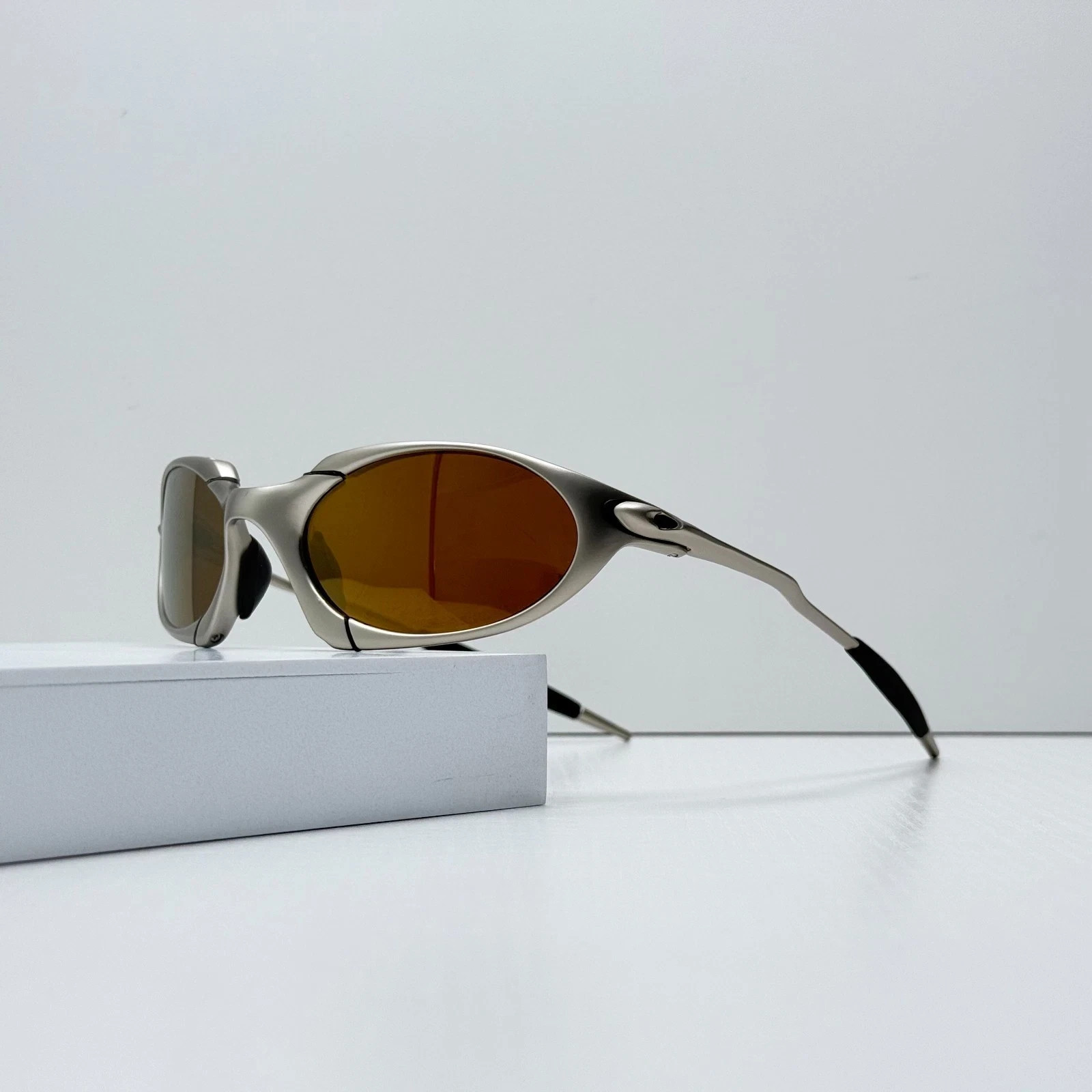 Oakley Romeo X-Metal sunglasses, with silver frame and brown lenses*