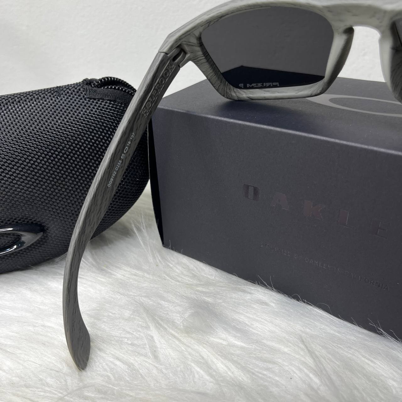 Oakley Holbrook Sunglasses Grey Woodgrain Frame Prizm Silver Polarized Lens New