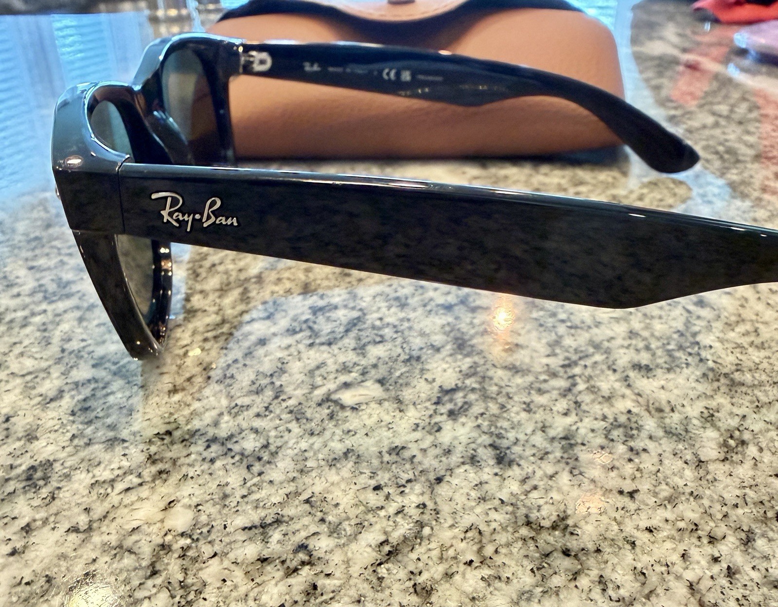 Ray-Ban New Wayfarer Black Polarized Lens 901/58 Sunglasses RB2132 55-18