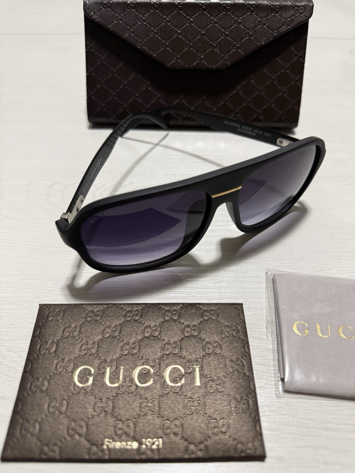 GUCCI SUNGLASSES AND WALLET BUNDLE – GREAT VALUE