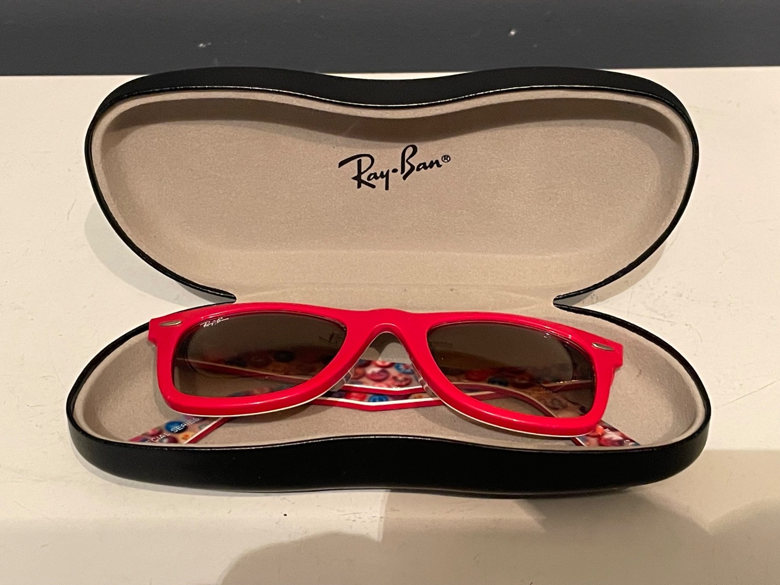 Ray-Ban Wayfarer RB2140 Special Series #4 Sunglasses Italy w/ Case Rare