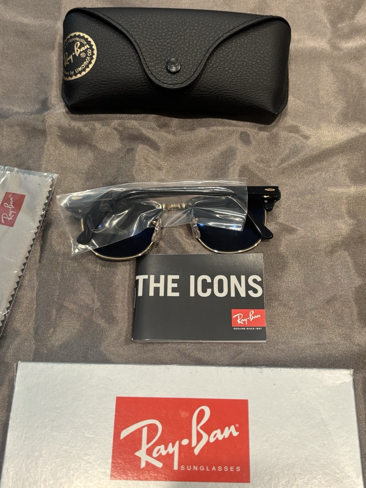 Ray-Ban RB3016 Clubmaster Men’s Sunglasses Black Metal/Plastic Polarized Green