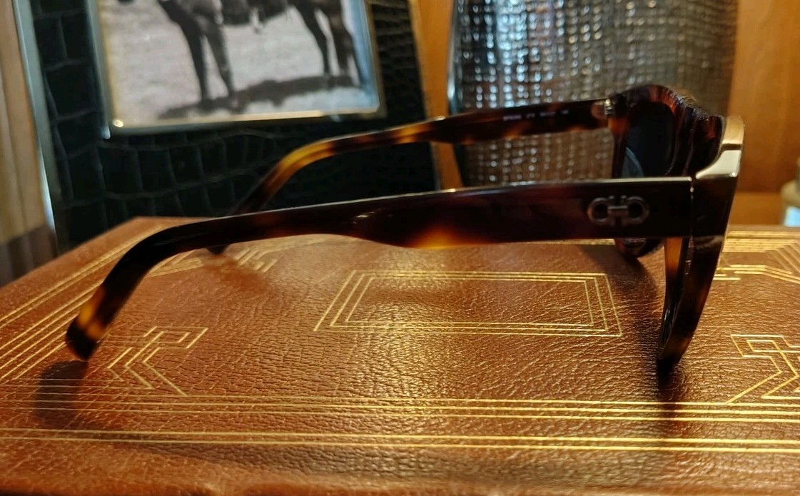 Salvatore Ferragamo’s Tortoise Round Sunglasses SF828S 54-21-145 Made in Italy
