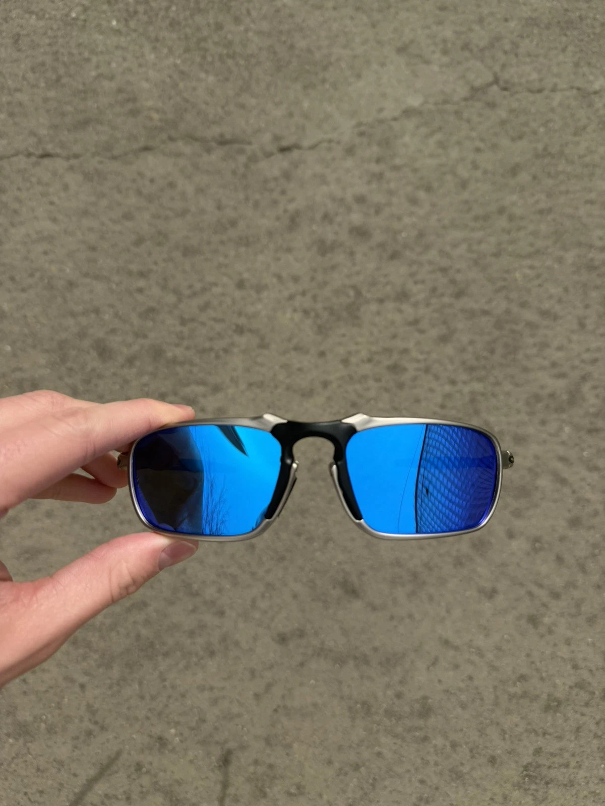 Oakley Badman Sunglasses Metal Frame Silver Frame, blue Lens PolarizedIN BOX