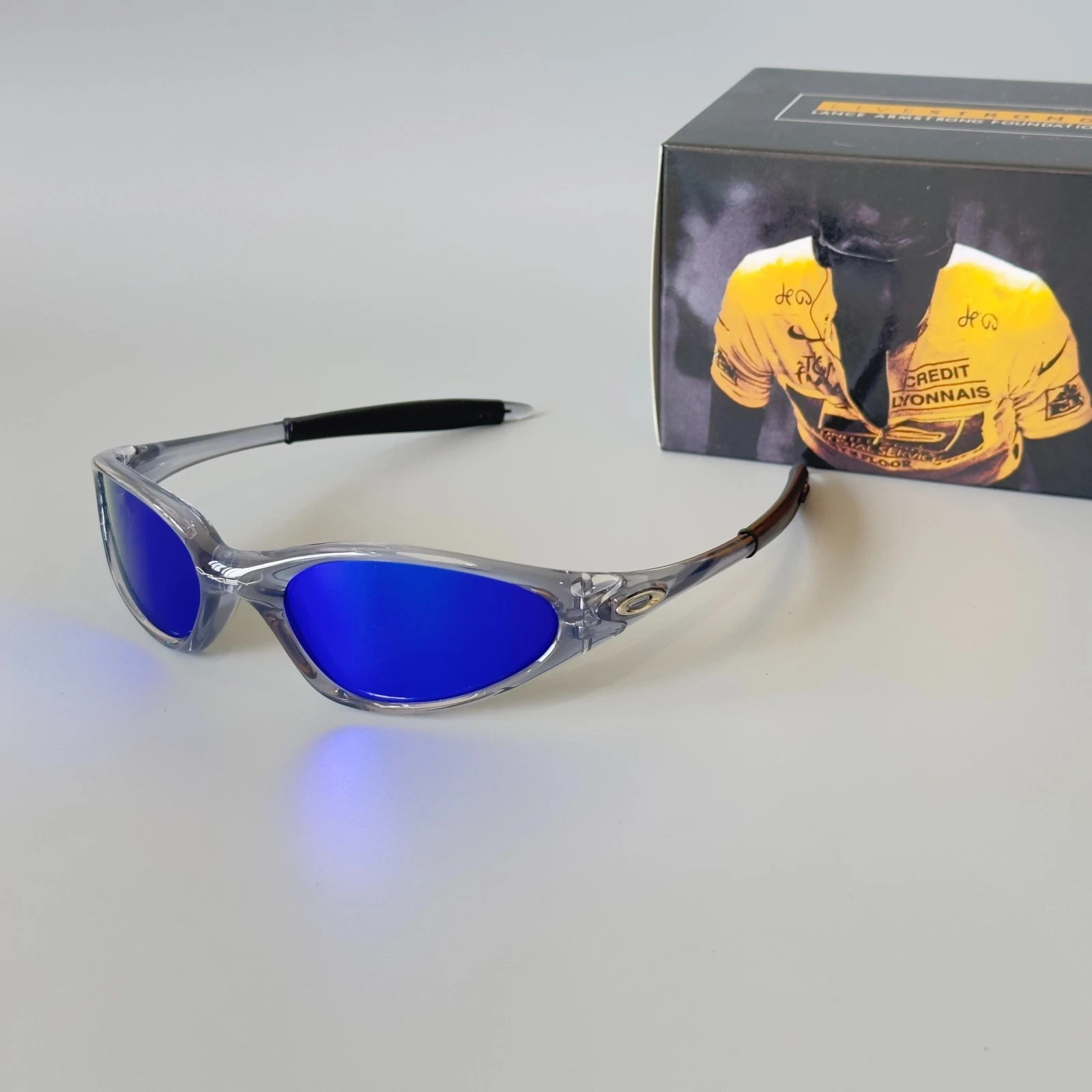 Oakley Minute 1.0 Crystal Clear Blue Iridium Vintage Sunglasses USA w/ Box