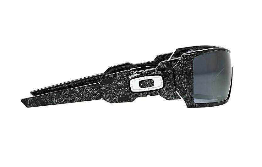 New Oakley Oil Rig Sunglasses / Silver Ghost Text / Black / Iridium Lens