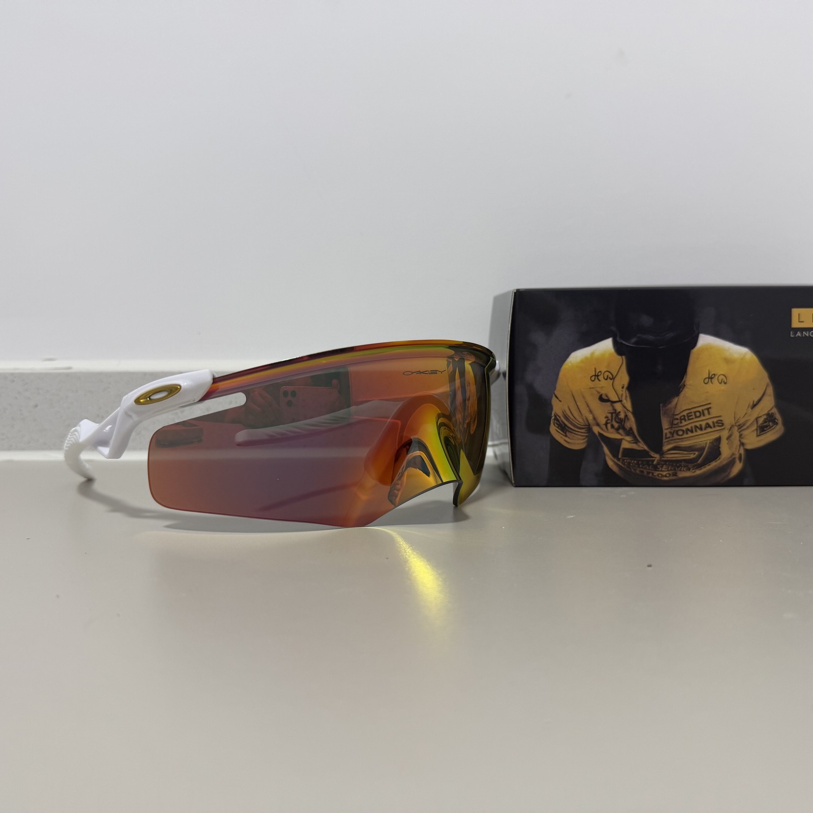 Oakley QNTM KATO Outdoor Cycling Windproof Goggles White Frame Red 9484D IN BOX