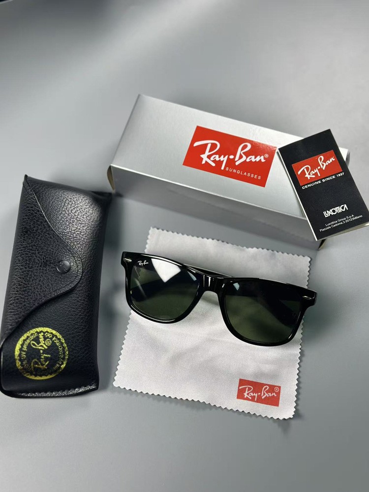 Ray-Ban Wayfarer Black Sunglasses G-15 Green Lenses + Case, Cloth, Manual & Box