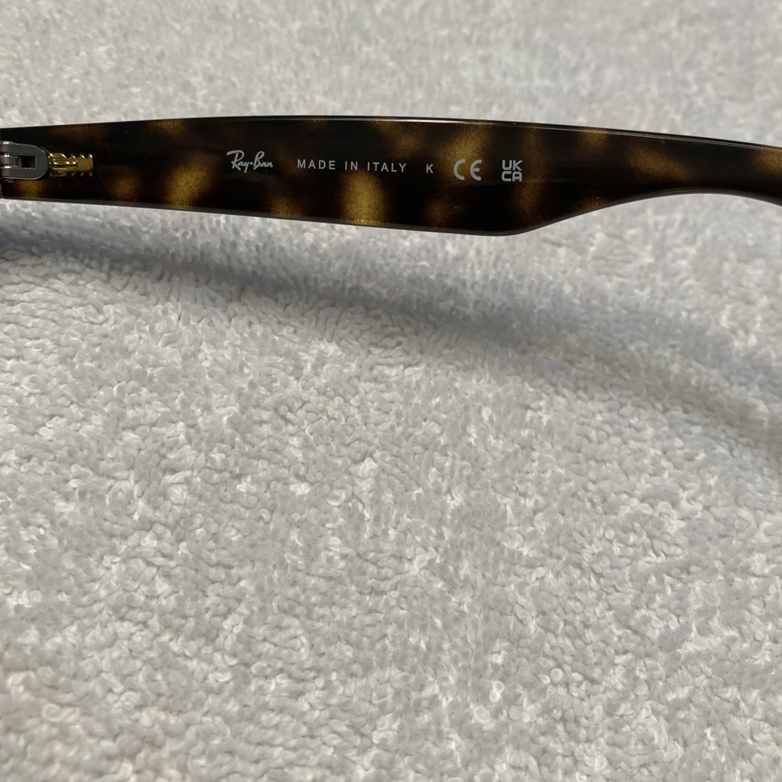 Brand New Authentic Ray Ban New Wayfarer RB2132 Sunglasses W/case