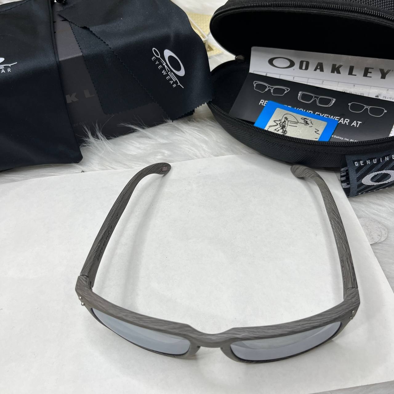 Oakley Holbrook Sunglasses Grey Woodgrain Frame Silver Mirror Polarized OO9102