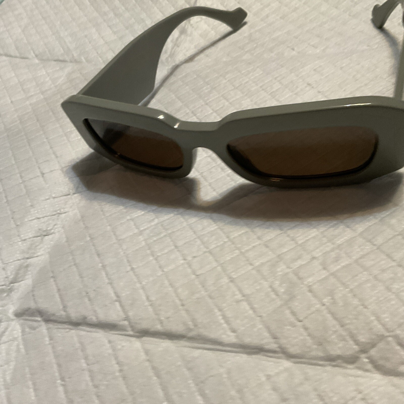 GUCCI GG1426S-001. 0GC002108 250001 54/19GucciGG1426S GRN SHN