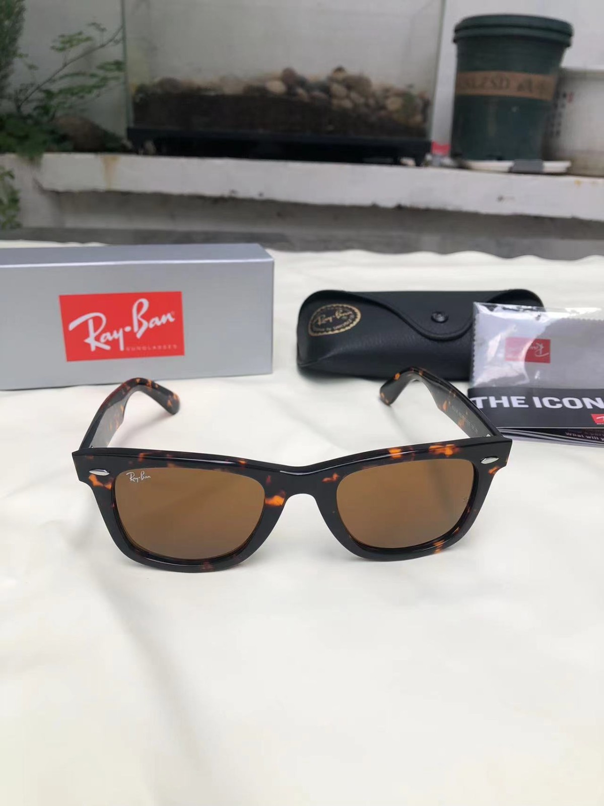 Store Display Rayban Wayfarer Brown Lens Tortoise RB2140 Standard 50mm Large