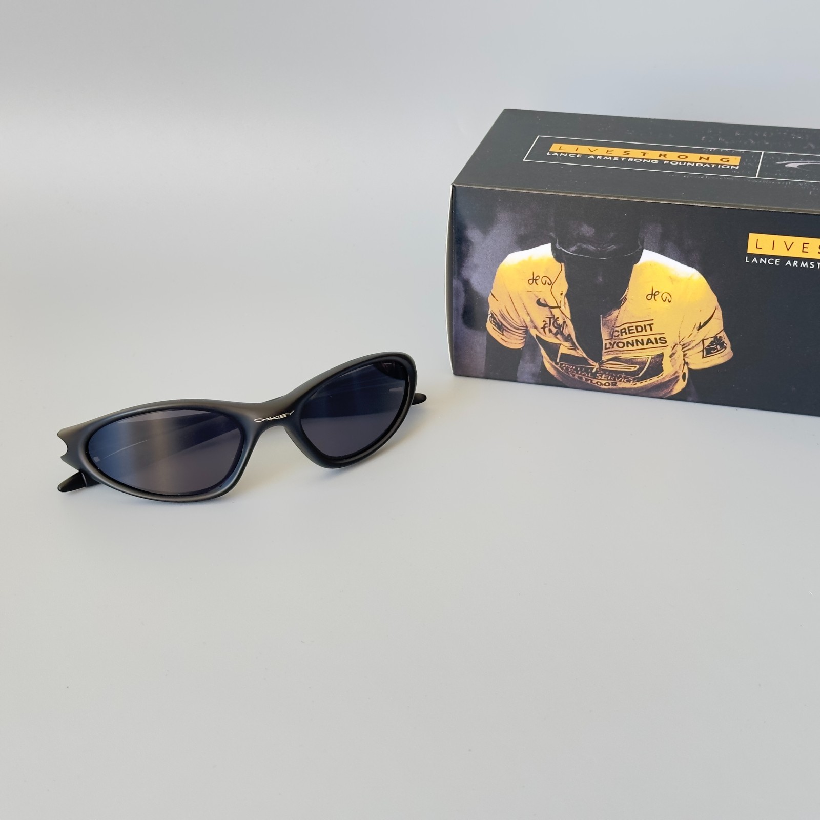 Vintage Oakley Minute 1.0 Black Frame Black lens Polarized sunglasses