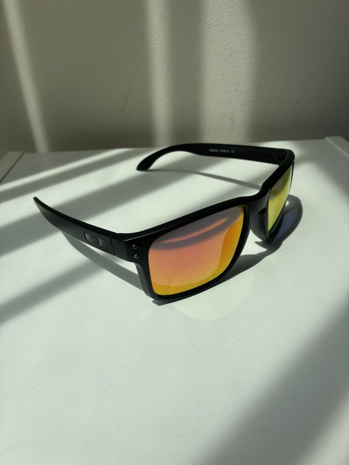 NEW Oakley 009102 Holbrook Sunglasses Black Frame – Orange/Yellow Polarized Lens