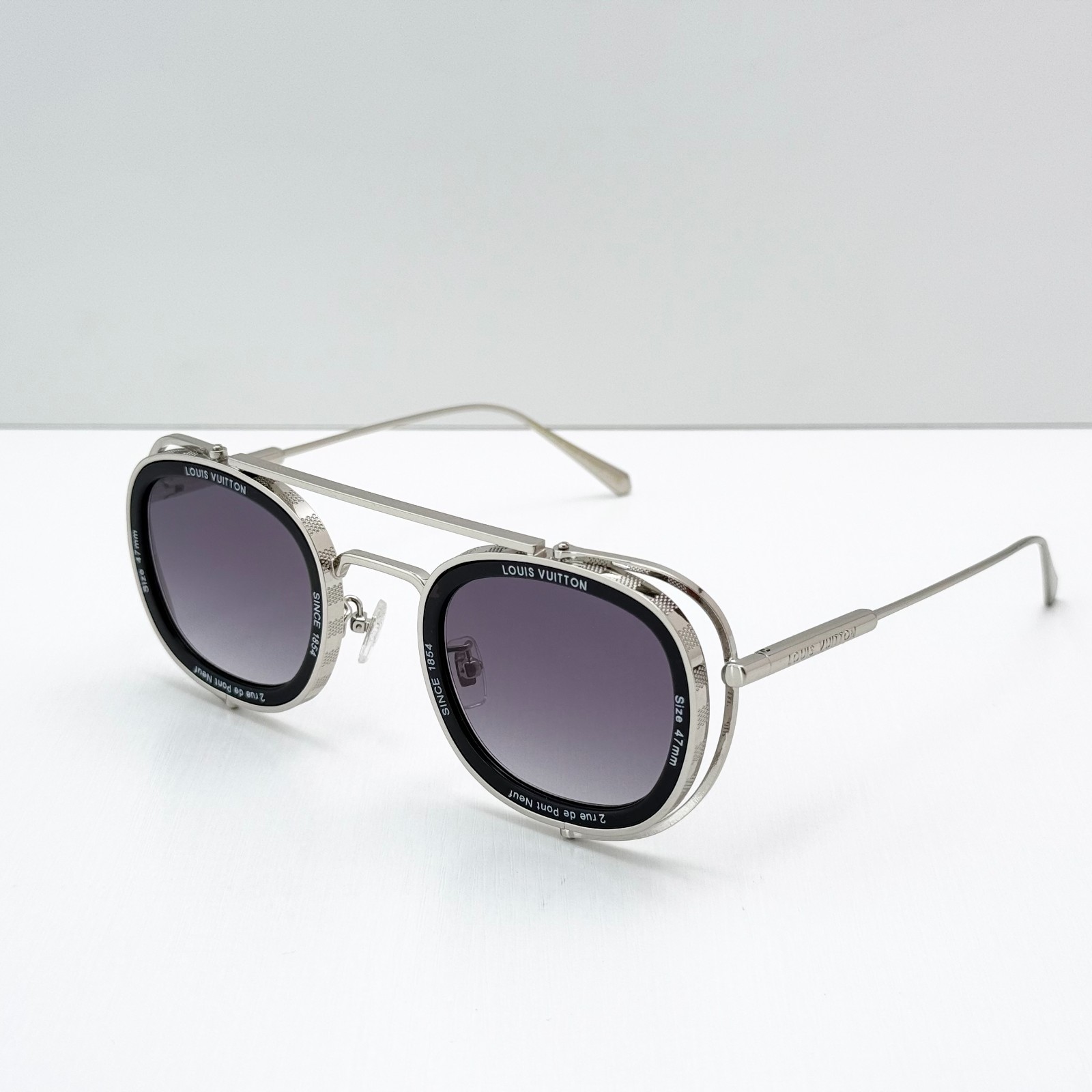 Louis Vuitton Z2213U Pilot Sunglasses Silver Frame Gray Lens Titanium