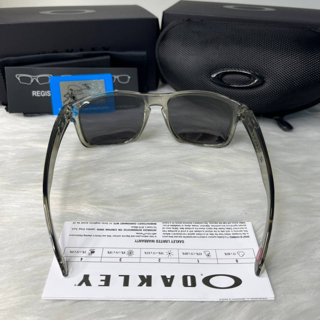Oakley Holbrook Sunglasses Grey Smoke Frame Polarized Black Lens UV400 New