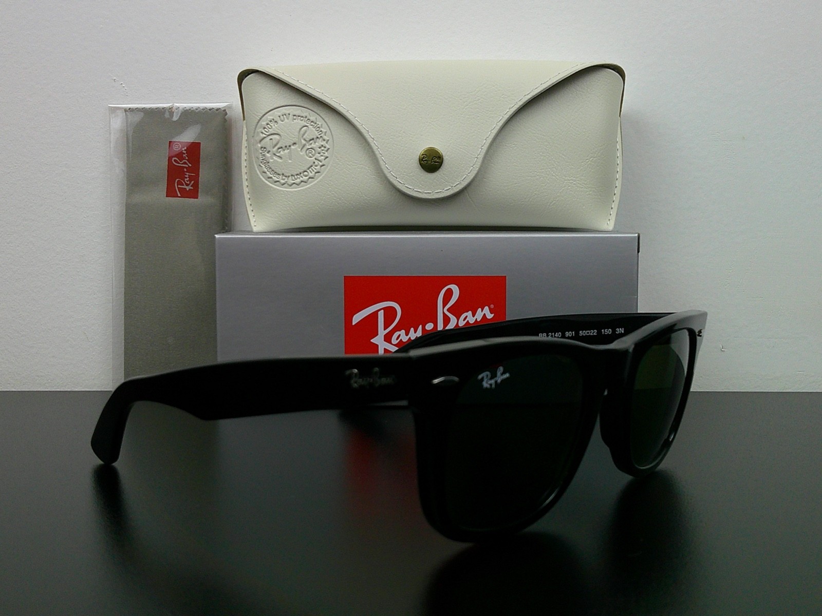 Ray-Ban RB2140 Original Wayfarer Classic Sunglasses Black G-15 50mm Never Worn