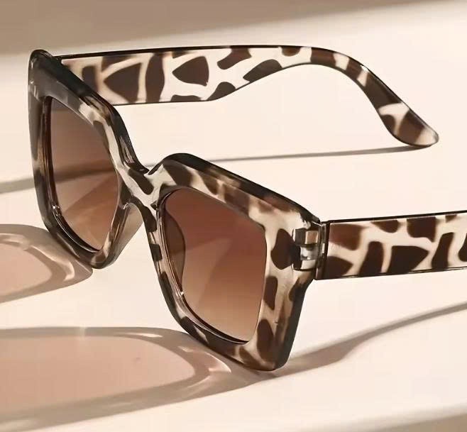 Stylish leopard print sunglasses for fashionable women with anti-glare technolog