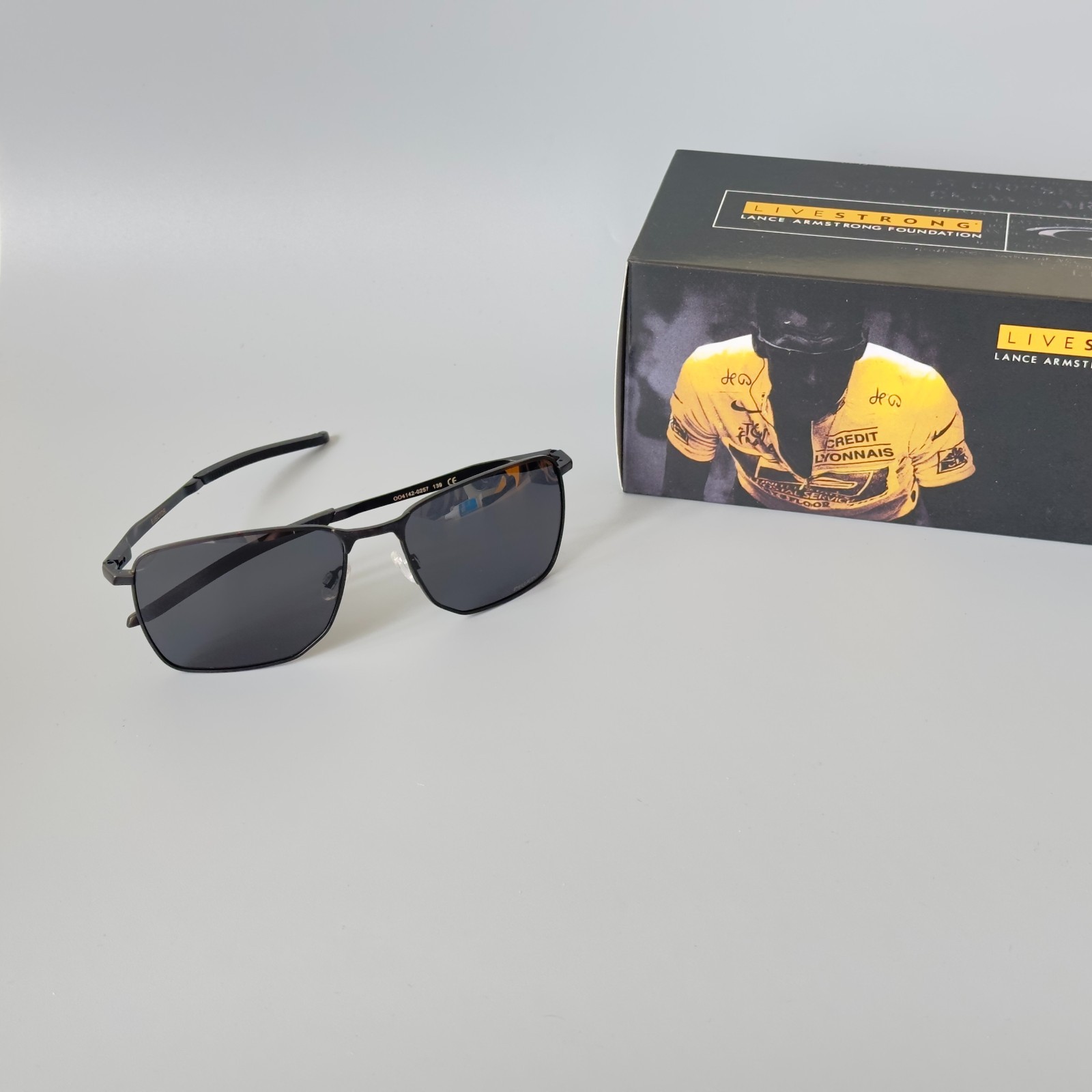 Oakley Ejector OO4142 Polarized Sunglasses Black Frame Black Polarized lenses