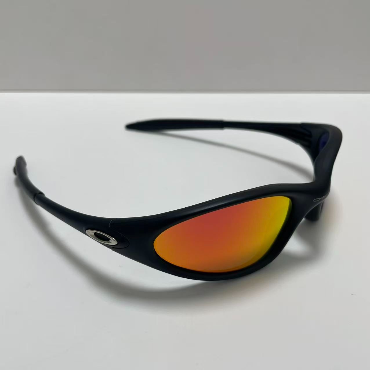 Retro Oakley Minute 1.0 Polarized Sunglasses Black Frame Ruby Lenses Original