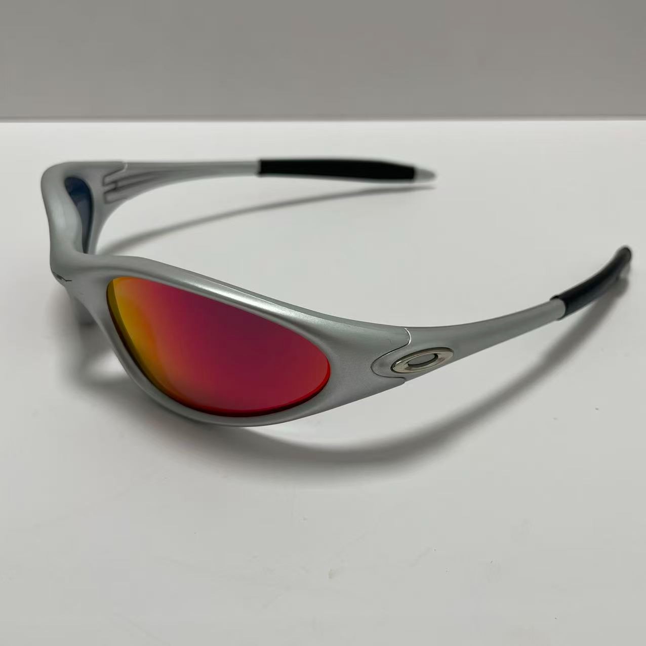 Retro Oakley Minute 1.0 Polarized Sunglasses Sliver Frame Ruby Lenses Original