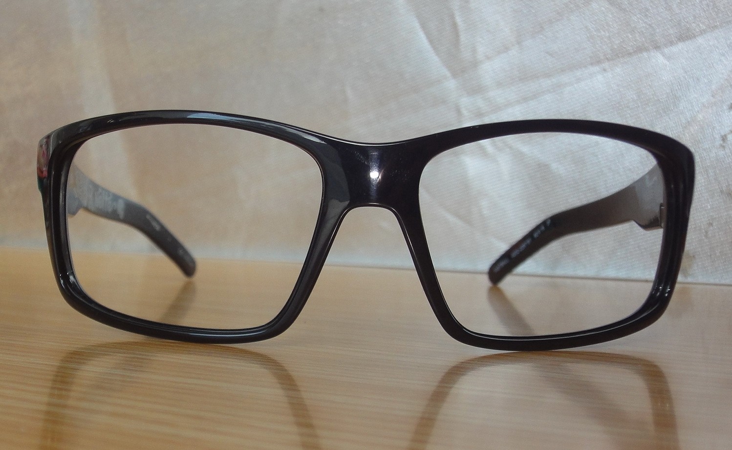 Arnette Fastball 4202-2267/81 Black mint frame/62mm-16 Polarized(Defective Lens)